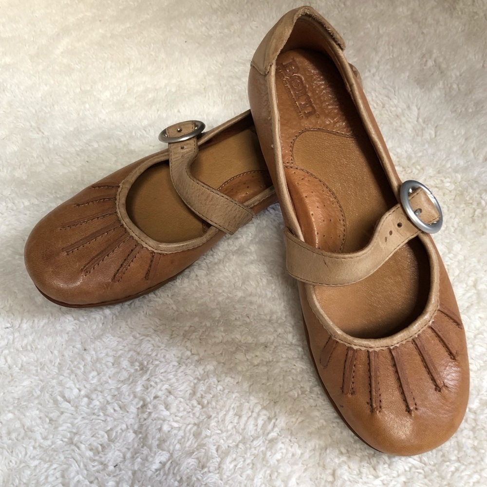 Born Pleated Leather Mary Jane Flats Tan Sz 5M